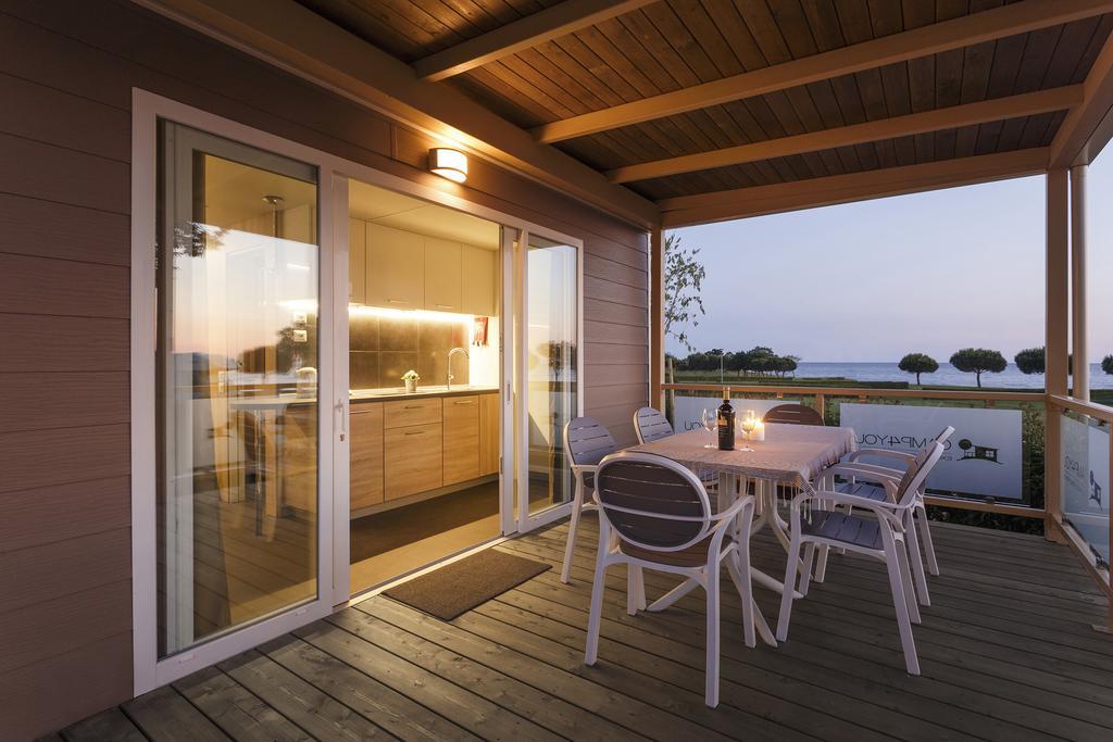 Mobile Homes Premium Vista Mare Park Umag By Camp4You Dış mekan fotoğraf