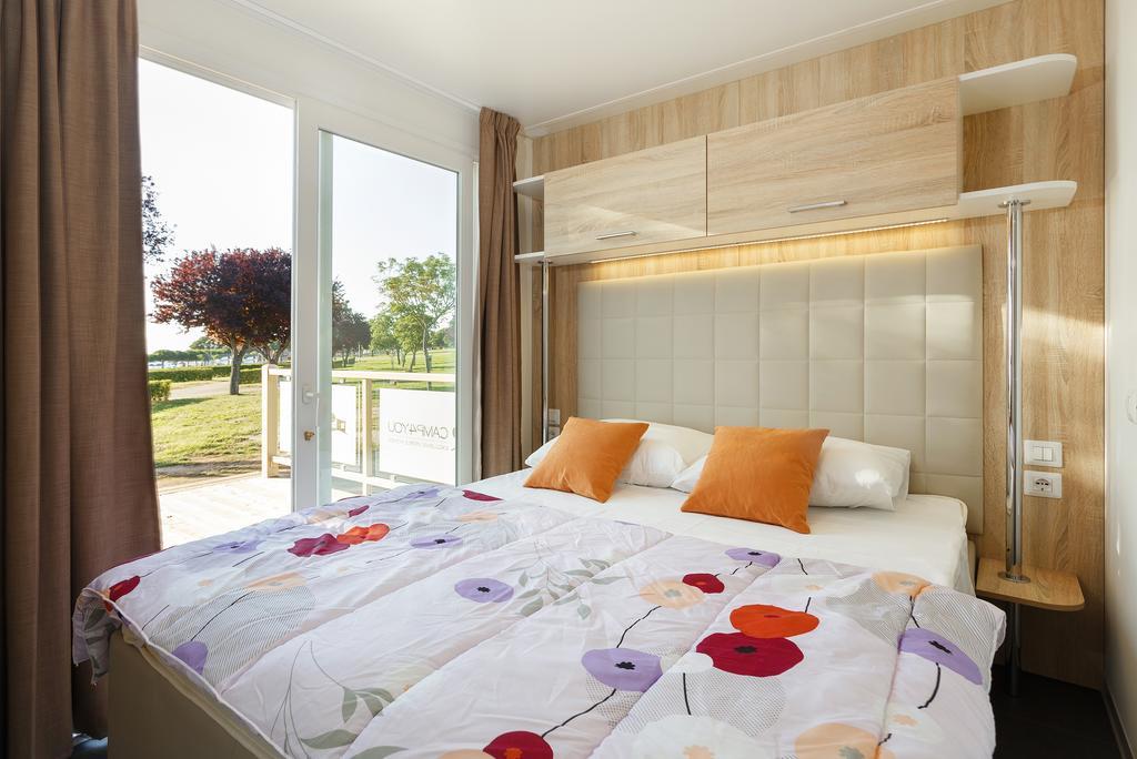 Mobile Homes Premium Vista Mare Park Umag By Camp4You Dış mekan fotoğraf