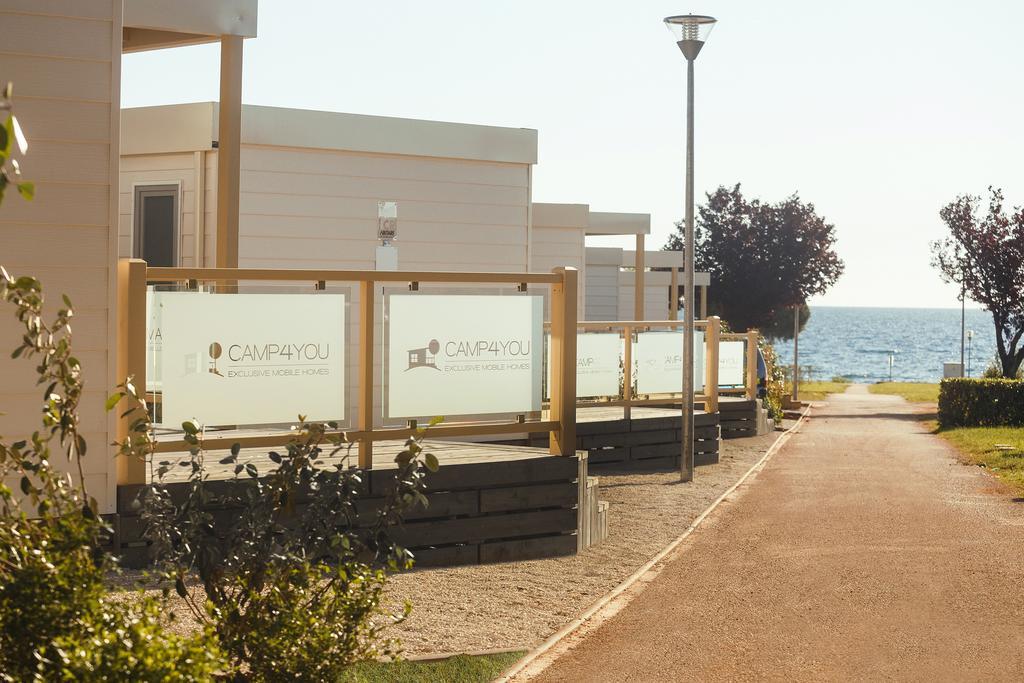 Mobile Homes Premium Vista Mare Park Umag By Camp4You Dış mekan fotoğraf